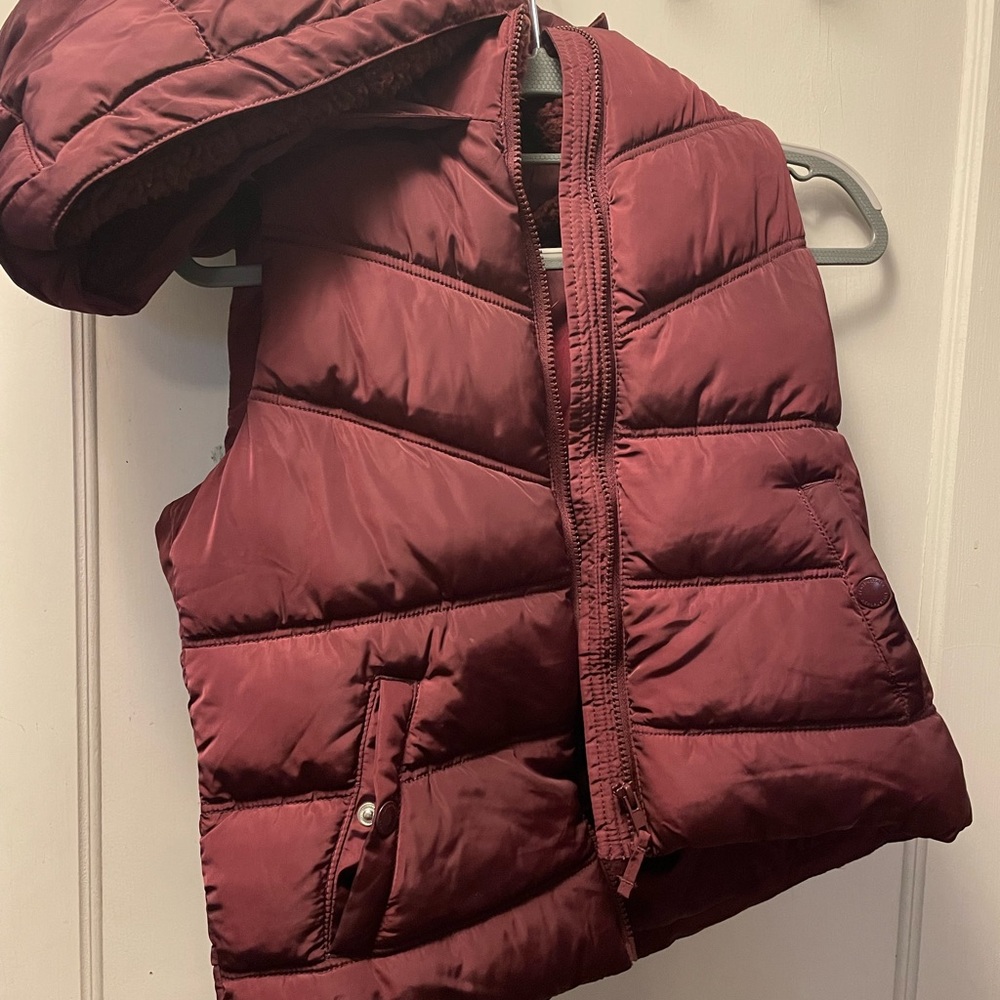 size small from Aéropostale color is maroon been worn 3 times  good condition